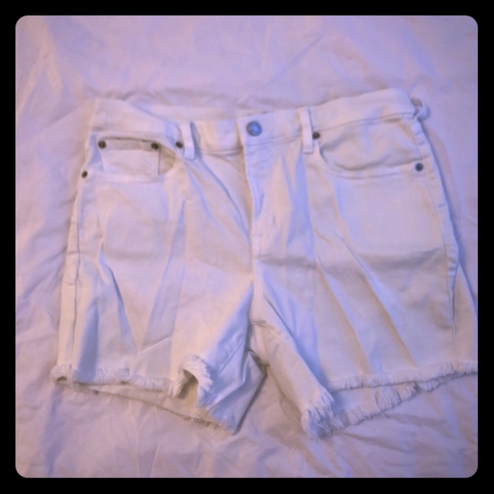 White raw hem shorts
